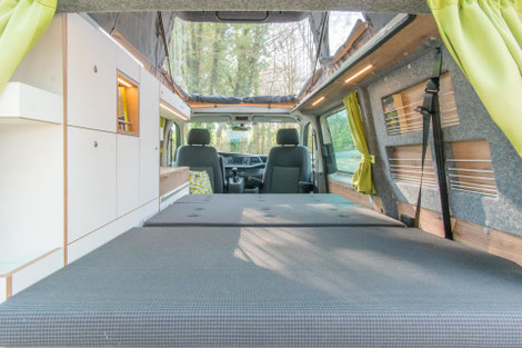 Die Liegefläche im Discarvery WohnBUS misst ca. 190 x 130 cm