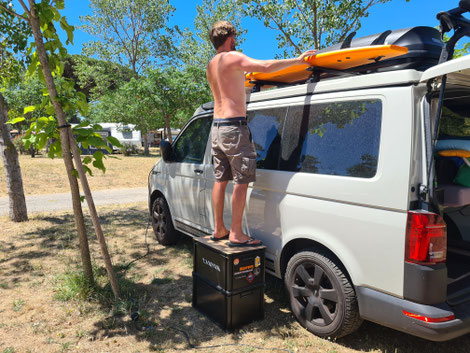 SCA 290 mit C-Profilschienen und Dachgepäckträger zum Transport von Surfboards und Dachbox