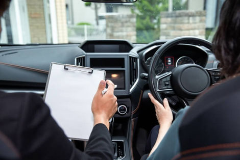 自動車教習所に通うのが安くなるおすすめの時期