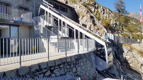 Der im 2015 gelieferte Panorama Wagen steht in der Bergstation bereit