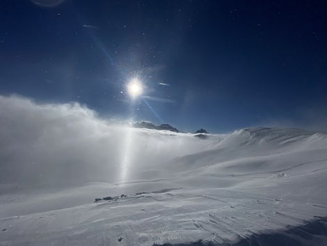 Impression von Sonne über den Nebelhängen
