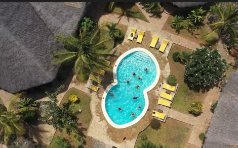 Relaxed hotel in Colombia, wonderful place for a kiteboarding holiday with girls. Enjoy the good surf vibes. 