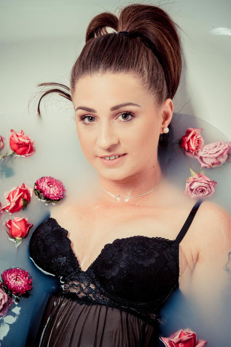 Michbad Milkbath Nude Nudeart Dessous Studiophotography Photostudio CaughtMoments Fotoshooting Photoshooting Rastatt Bühl Baden-Baden Achern Rheinmünster