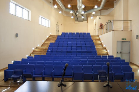 L'auditorium ha una capienza di circa 200 posti a sedere