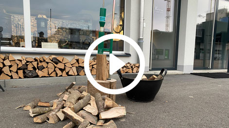 Wir bieten professionelle Solarreinigung an, um die Effizienz Ihrer Solaranlage zu steigern. Durch gründliche und schonende Reinigung entfernen wir Verschmutzungen und sorgen dafür, dass Ihre Anlage optimal arbeitet. Vertrauen Sie auf uns für eine leistun