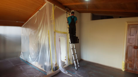 Wir bieten staubfreien Cheminée-Abbau an, um Ihr Zuhause sauber und sicher zu halten. Unsere Experten arbeiten effizient und schonend, um den Abbau ohne Staubbelastung durchzuführen. Verlassen Sie sich auf uns für einen reibungslosen und sauberen Service.