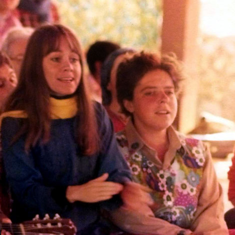 Raine & Joanna Bruford singing at Amartithi Mehetabad 1975