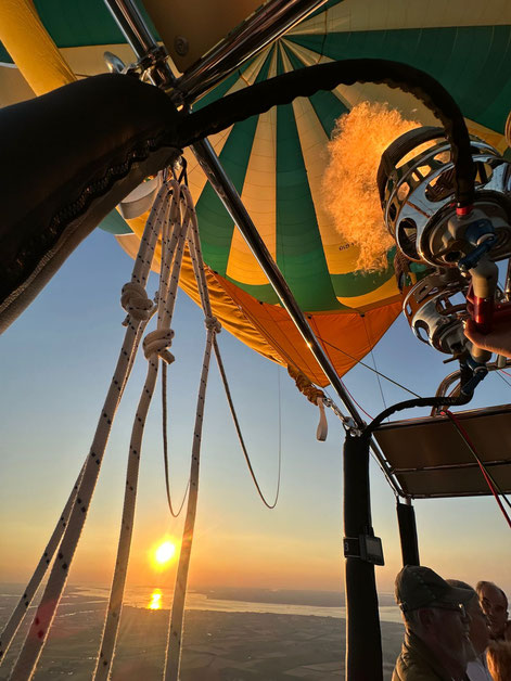 Stimmungsvoll: Ballonfahrt in den Sonnenuntergang über Zeeland