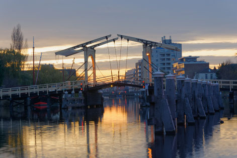 Hafenbrücke in Leiden bei Den Haag