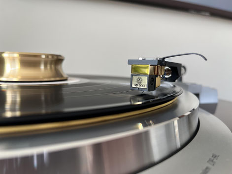 Nagaoka MP-500 Tonabnehmer auf Headshell montiert