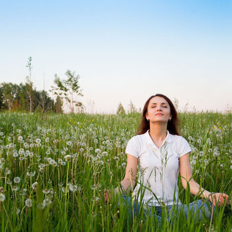 Wie kann Meditation Frauen während der Periode, in den Wechseljahren oder einfach in schwierigen Lebensphasen helfen? wegezumsein.com