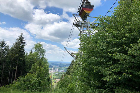 Bei den Seilbahn-Verhandlungen hat sich die Gemeinde über den Tisch ziehen lassen, sagt NUZ. -- © Rosalinde Conzelmann