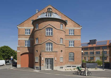 Stadtarchiv Stuttgart, Südfassade. Bild: Stadtarchiv Stuttgart, Olaf Mahlstedt