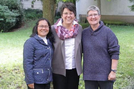 Die Ordensschwestern Belen Anuncio, Mariotte Hillebrand und Ursula Preußer (v.l.) laden wieder zum meditativen Kreuzweg durch den Duisburger Norden ein