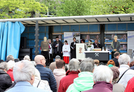 Gut besucht war der Neumühler Open-Air Gottesdienst am 1. Mai 2018 I Foto: Jürgen Hovorka