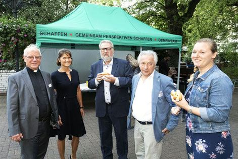 v.l.: Stadtdechant Roland Winkelmann, die Schulleiter Dr.  Sabine Kretschmann-Dulisch, Thomas Regenbrecht, Bürgermeister Volker Mosblech und Sabine Kaltwasser