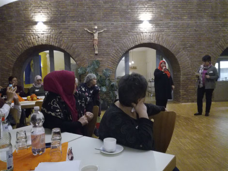 Gemeinsames Essen verbindet. Bei "Frauen aller Länder laden ein" eine Selbstverständlichkeit