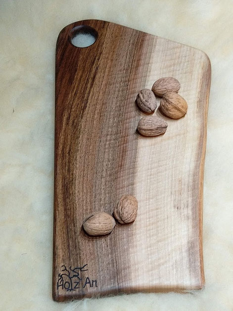 Schneidebrettchen aus Nussbaum
