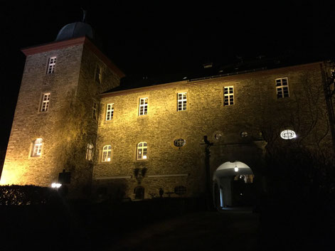 Bild: Burg Schnellenberg zu Weihnachten