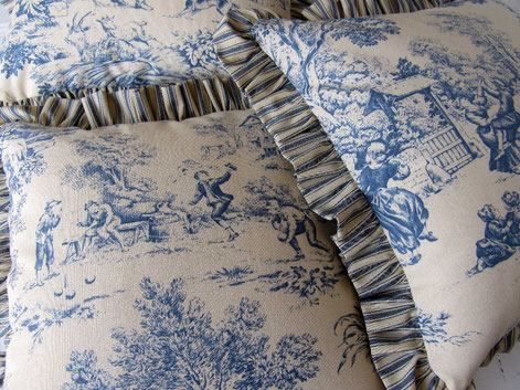 Toile de Jouy Kissen mit Rüschen