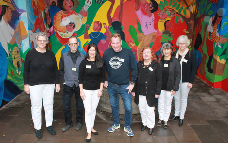 Freut sich auf die Zusammenarbeit: Ma(h)lzeit-Mitarbeiter Christoph Huxohl (Bildmitte) mit v..l. Bettina Panne-Düffels, Jörg Duda, Dr. Heike Goebel, Brigitte Koch, Petra Drol, und Anette Jilke vom NOG e.V.