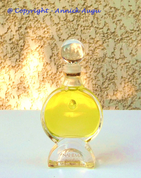 1979 - NAHEMA : FLACON FACTICE POUR PARFUM