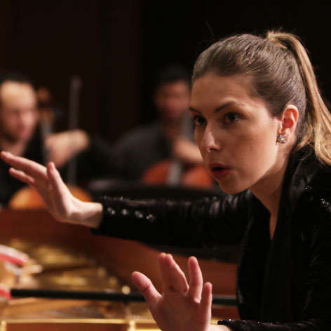 Anna Handler, Dirigentin, Pianistin (Foto Fabian Wildgrube)