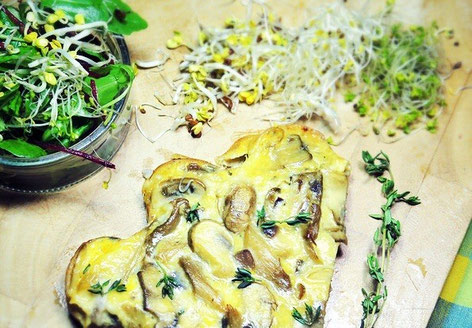 Schwammerl-Gratin auf Sprossensalat