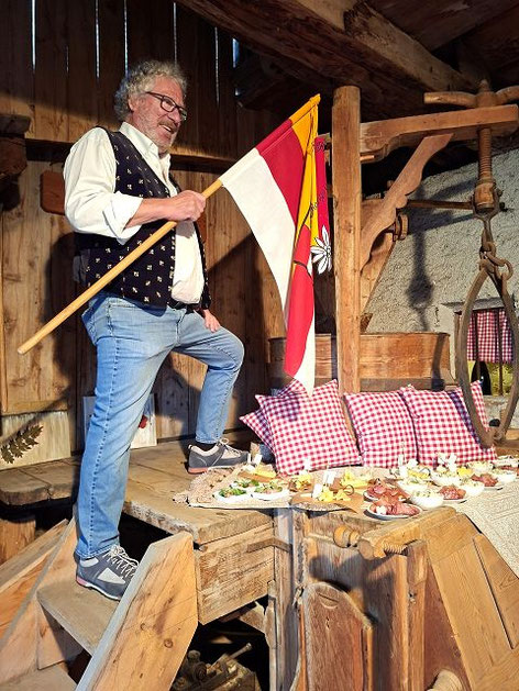 und wieder ein Runder: Garde-Soldat Walter: Gratulation