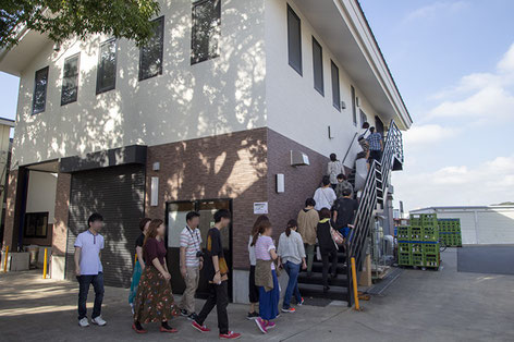 見学を終え、セミナールームへ移動。見るとこ見たら、やっぱり試飲！！ でも泉橋酒造では試飲だけではないようで・・・！