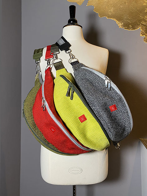SCHULTERTASCHEN aus POLSTERSTOFF