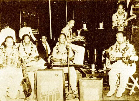 THE ROYAL HAWAIIAN MINSTRELS vlnr: John de Fretes -Anton de Fretes - George de Fretes - Oswald Wolff - Peter de Fretes (bas) - Arie de Fretes (fotocollectie: Jean Thomassen)