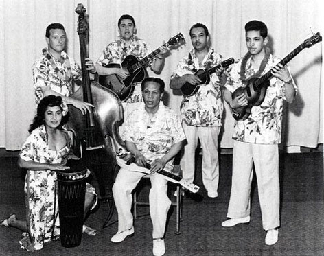THE ROYAL HAWAIIAN MINSTRELS 1962 vlnr: Joyce Aubrey - Fred Hoogduin - Wim van der Beek - George de Fretes - Bill Toma - Robby Latuperisa (fotocollectie: Jean Thomassen)