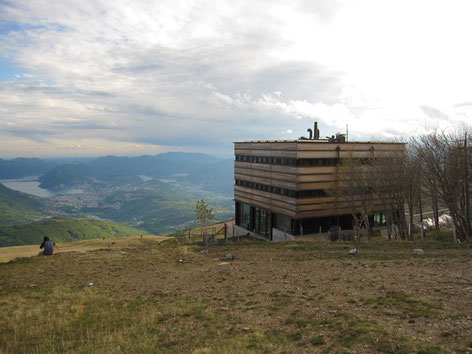 Die neue Monte-Bar-Hütte. Die Trails hier machen richtig Spass!