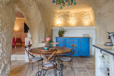 chambre-gite-troglo-rocher-habitat-insolite-traditionnel-original-Noizay-Amboise-Touraine-AOC-Vouvray-vignoble