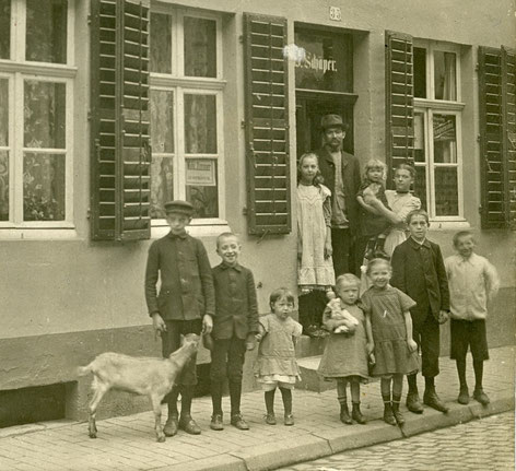 11-köpfige Familie aus der Buddenstraße