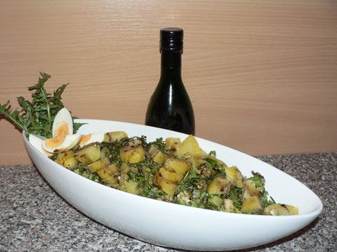 Röhrlsalat Löwenzahn Kartoffeln Kürbiskernöl