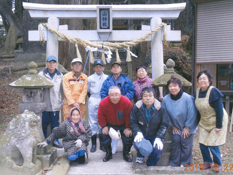 しめ縄づくりの集合写真(平成27年12月)しめ縄づくりの集合写真(平成27年12月)