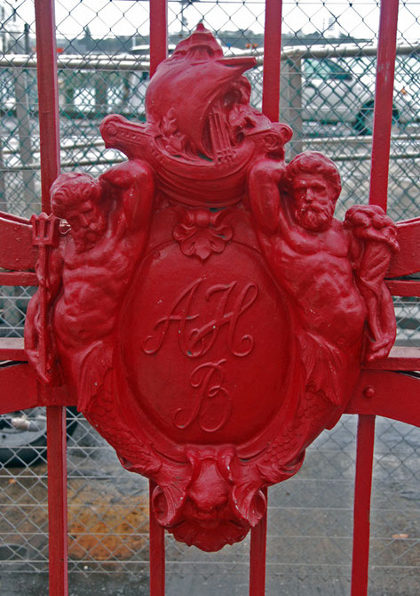 Auckland Harbour Baord gate crest. 