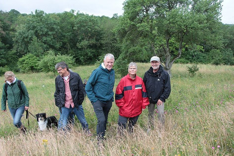 Ellen u. Richachard Kalkbrenner mit Hartwig Brönner bei der Flächenbegutachtung