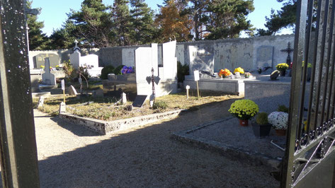 Les tombes fleuries lors des fêtes de la Toussaint