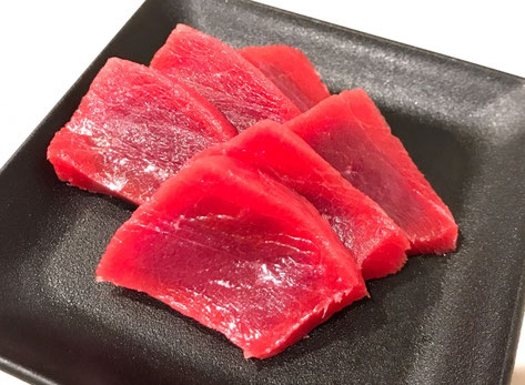 でも、魚ならなんでもいいの？🤔  マグロ、カジキなどの大型魚は、水銀の影響があるため、食べる場合は週1回程度にしておきましょう！  また、味付けされた魚は塩分が多くなりやすいため、できれば自分で味付けをするのが理想です🧂