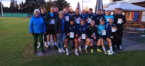 Foto der 1. Herren bei der Urkundenübergabe 