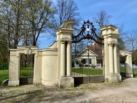 Bild: Das Kaisertor zum Jenischpark