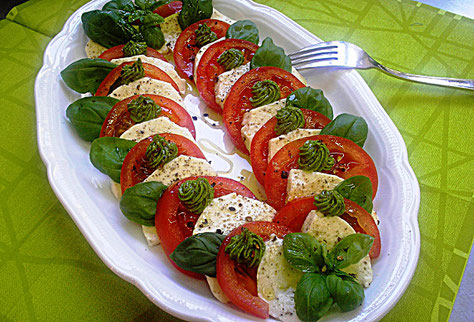 Tomate- Mozzarella mit Bärlauch- Aufstrich