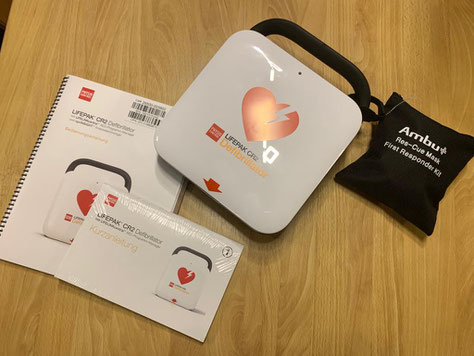 Defibrillator am Eisplatz Lindenberg