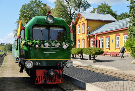 Anykščiuose pūškuoja atsinaujinęs siaurukas ir kvepia žolelėmis