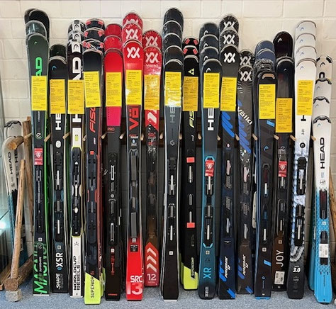Verkauf von Cartving-Ski, Skischuhe, Skihelme, Skistöcke, Skibrillen