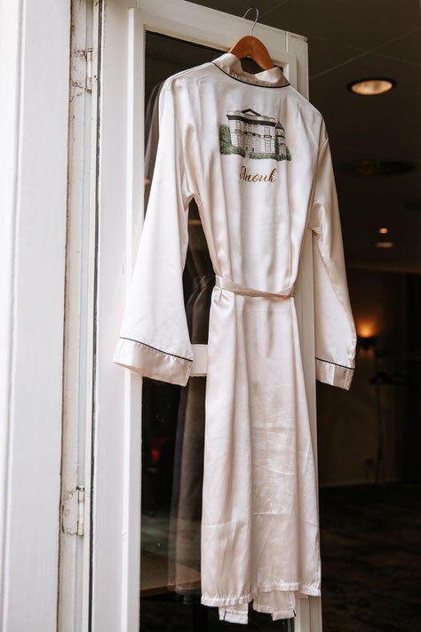 Trouwdag start met bruidscadeau: gepersonaliseerde kimono