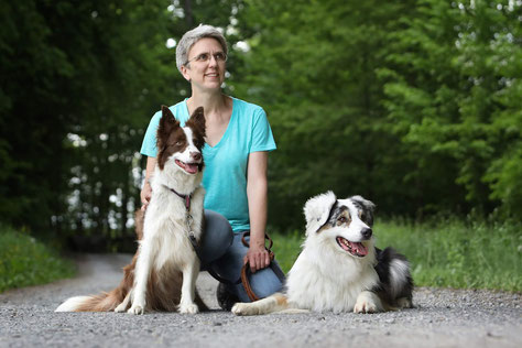 Barbara Geldner mit 3 Hunden beim Gassi-Service
